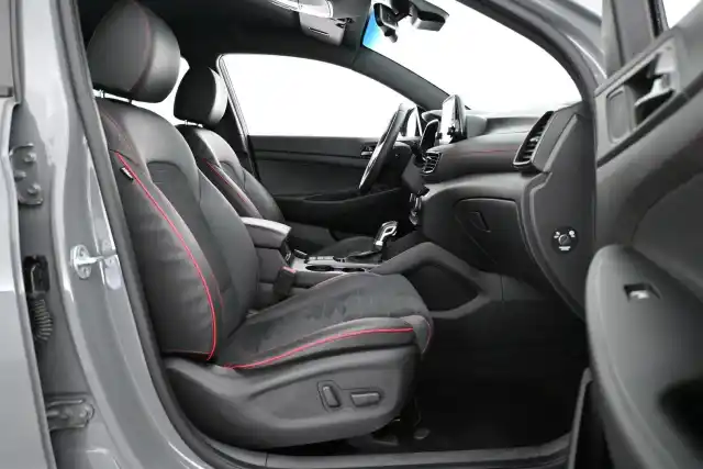 Harmaa Maastoauto, Hyundai Tucson – BXX-399