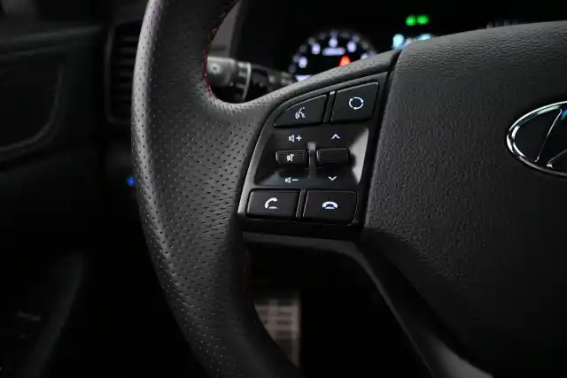 Harmaa Maastoauto, Hyundai Tucson – BXX-399