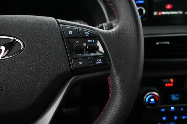 Harmaa Maastoauto, Hyundai Tucson – BXX-399