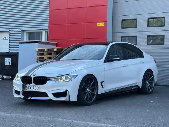 BMW 330