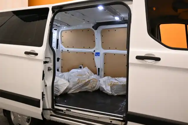 Valkoinen Pakettiauto, Ford Transit Custom – BXZ-417