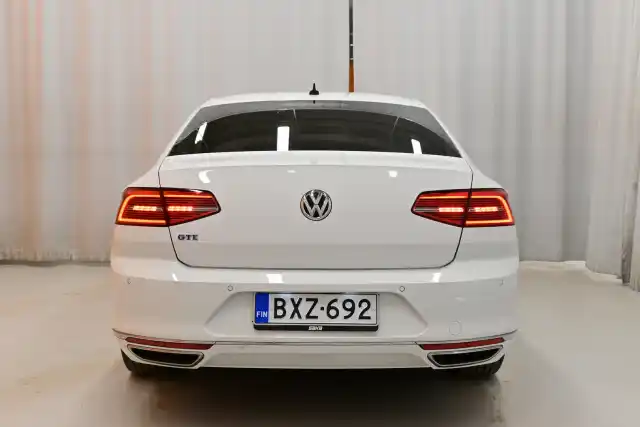 Valkoinen Sedan, Volkswagen Passat – BXZ-692