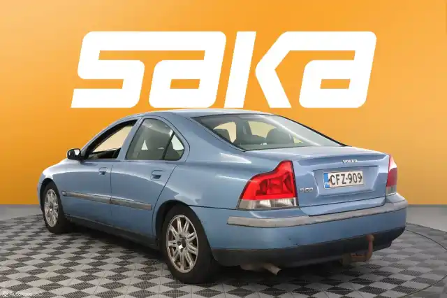 Sininen Sedan, Volvo S60 – CFZ-909