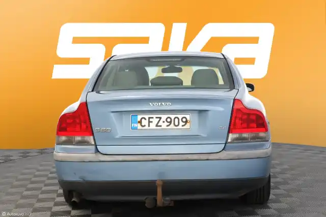 Sininen Sedan, Volvo S60 – CFZ-909