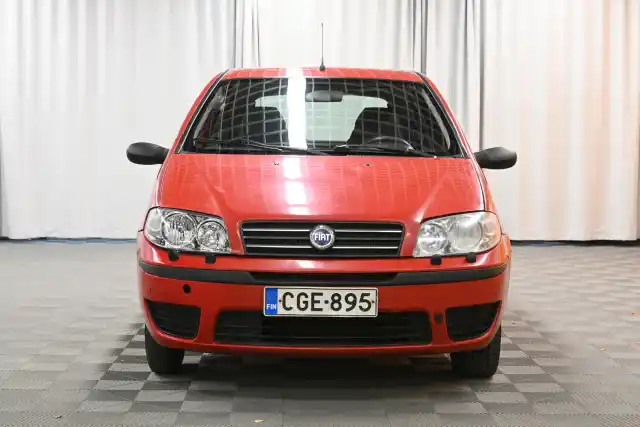 Punainen Viistoperä, Fiat Punto – CGE-895