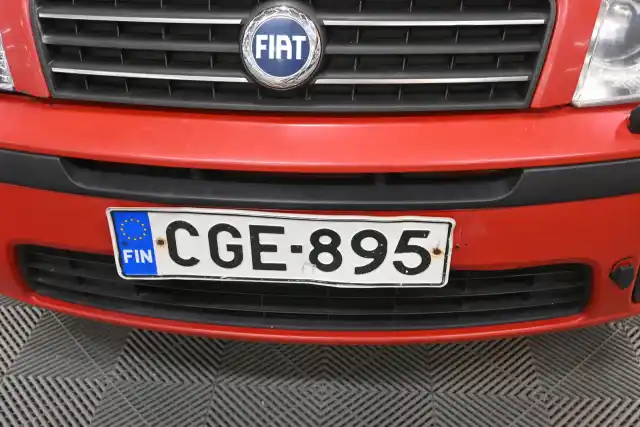 Punainen Viistoperä, Fiat Punto – CGE-895