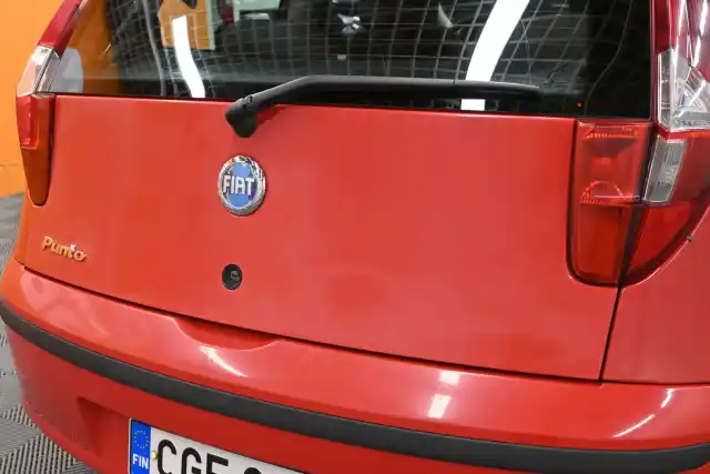 Punainen Viistoperä, Fiat Punto – CGE-895