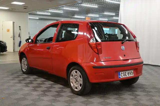 Punainen Viistoperä, Fiat Punto – CGE-895