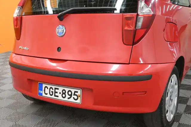 Punainen Viistoperä, Fiat Punto – CGE-895