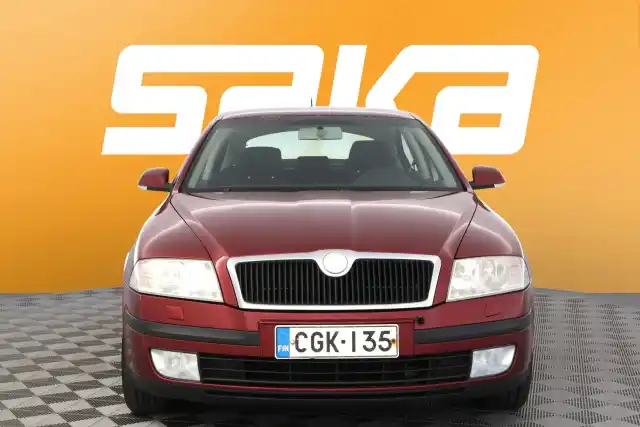 Punainen Sedan, Skoda Octavia – CGK-135