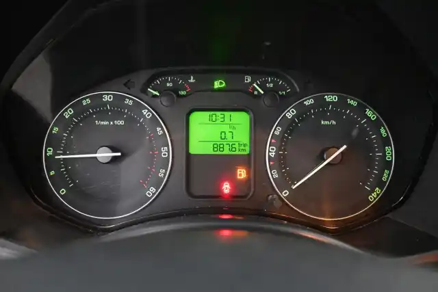 Punainen Sedan, Skoda Octavia – CGK-135