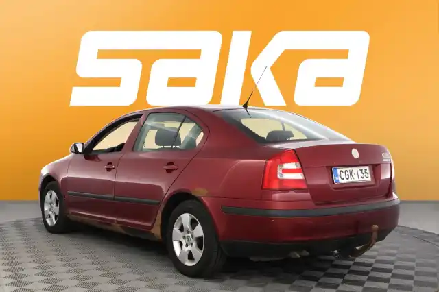 Punainen Sedan, Skoda Octavia – CGK-135