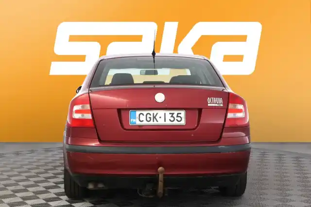 Punainen Sedan, Skoda Octavia – CGK-135