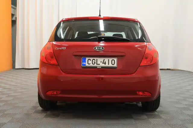 Punainen Tila-auto, Kia Ceed – CGL-410