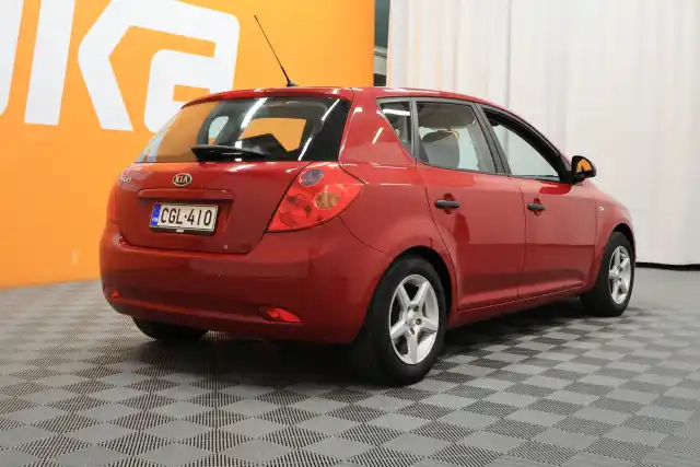 Punainen Tila-auto, Kia Ceed – CGL-410