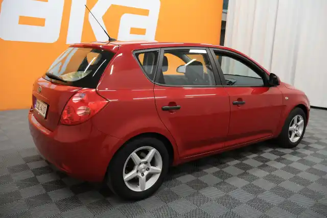 Punainen Tila-auto, Kia Ceed – CGL-410