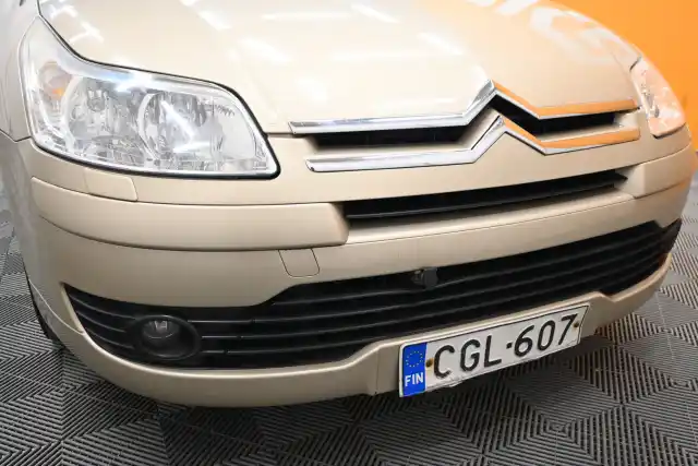 Ruskea Viistoperä, Citroen C4 – CGL-607