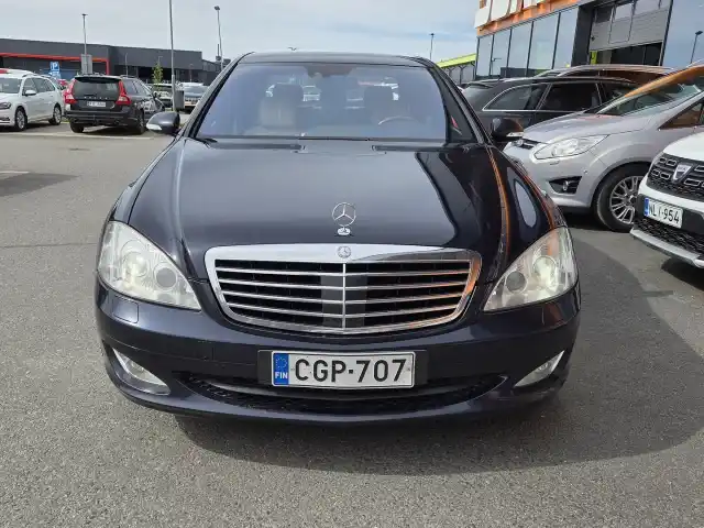 Sininen Sedan, Mercedes-Benz S – CGP-707