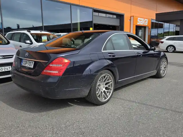 Sininen Sedan, Mercedes-Benz S – CGP-707
