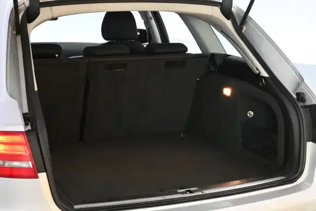 Hopea Farmari, Audi A4 – CGX-873