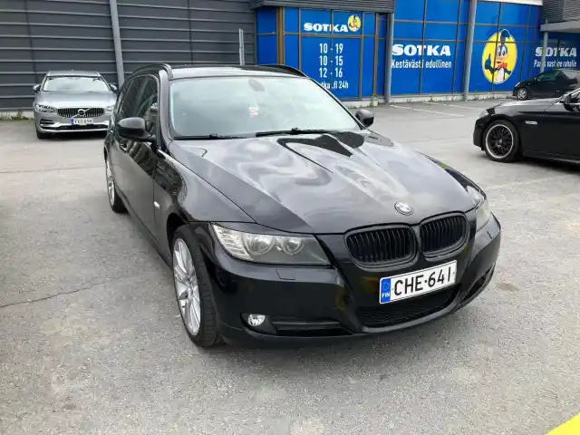 Musta Farmari, BMW 318 – CHE-641
