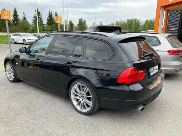 Musta Farmari, BMW 318 – CHE-641