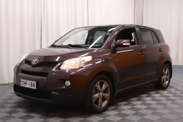 Violetti Viistoperä, Toyota Urban Cruiser – CHF-188