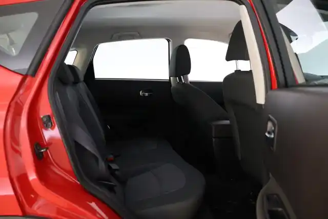 Punainen Maastoauto, Nissan Qashqai – CHJ-787