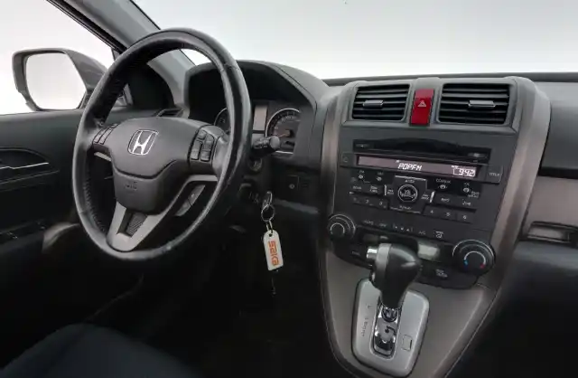 Harmaa Maastoauto, Honda CR-V – CHK-848