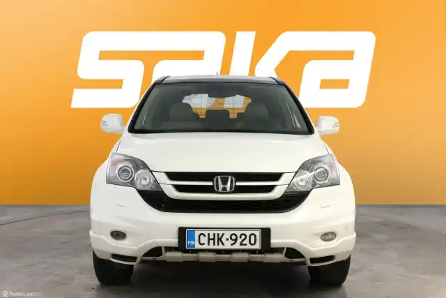 Valkoinen Maastoauto, Honda CR-V – CHK-920