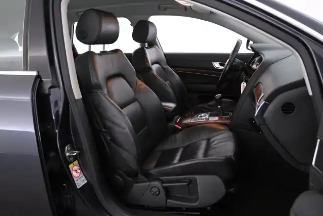 Harmaa Farmari, Audi A6 – CHM-495