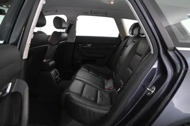 Harmaa Farmari, Audi A6 – CHM-495