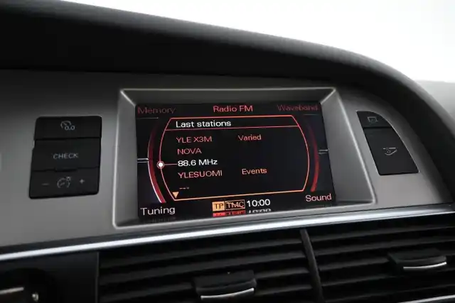 Harmaa Farmari, Audi A6 – CHM-495