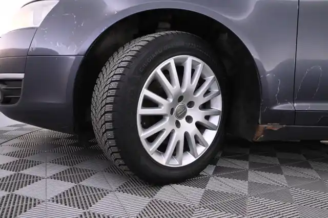 Harmaa Farmari, Audi A6 – CHM-495