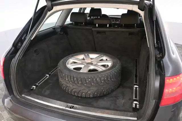 Harmaa Farmari, Audi A6 – CHM-495