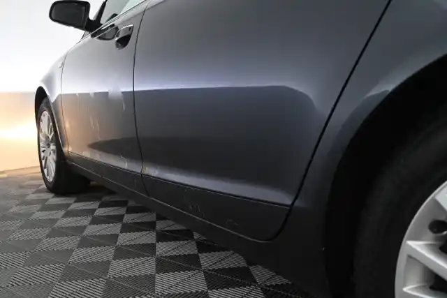 Harmaa Farmari, Audi A6 – CHM-495