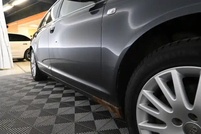 Harmaa Farmari, Audi A6 – CHM-495