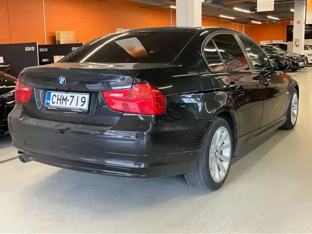 Musta Sedan, BMW 320 – CHM-719