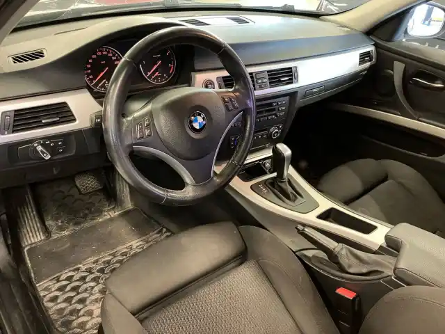 Musta Sedan, BMW 320 – CHM-719