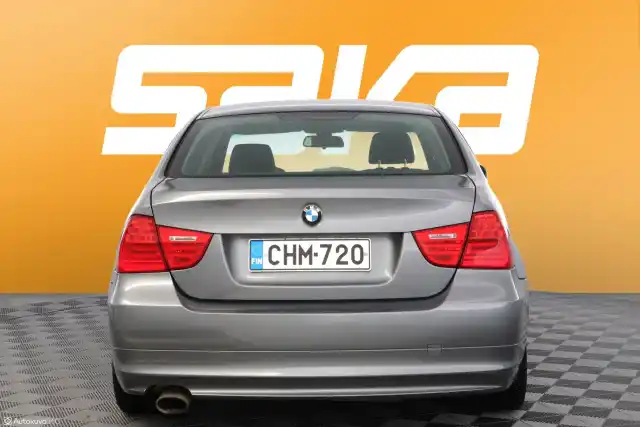 Harmaa Sedan, BMW 320 – CHM-720