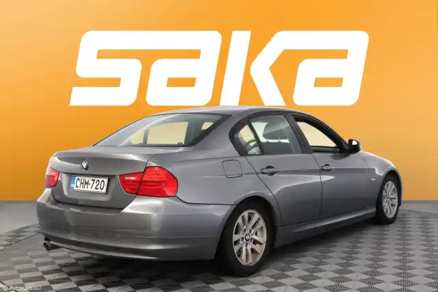 Harmaa Sedan, BMW 320 – CHM-720