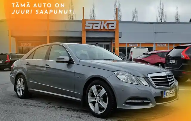 Harmaa Sedan, Mercedes-Benz E – CHP-673