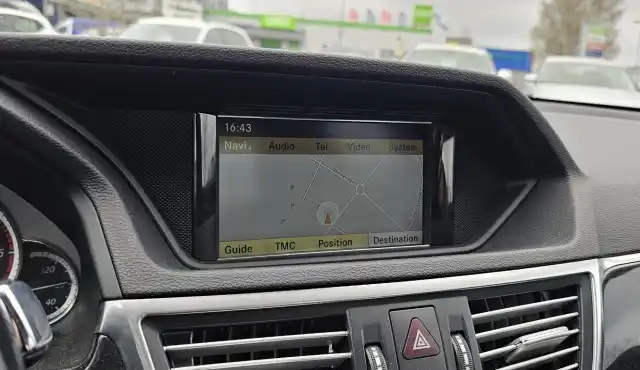 Harmaa Sedan, Mercedes-Benz E – CHP-673