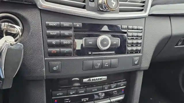Harmaa Sedan, Mercedes-Benz E – CHP-673