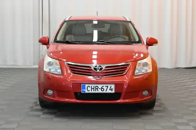 Punainen Farmari, Toyota Avensis – CHR-674