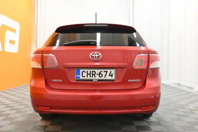 Punainen Farmari, Toyota Avensis – CHR-674