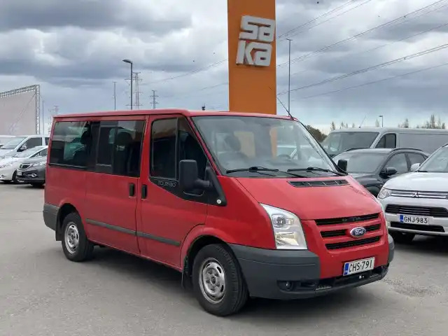 Punainen Tila-auto, Ford Tourneo – CHS-791