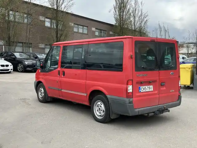 Punainen Tila-auto, Ford Tourneo – CHS-791