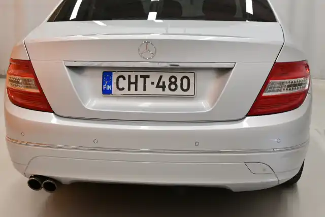 Harmaa Sedan, Mercedes-Benz C – CHT-480