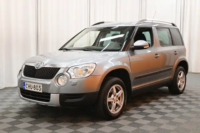 Harmaa Maastoauto, Skoda Yeti – CHU-803